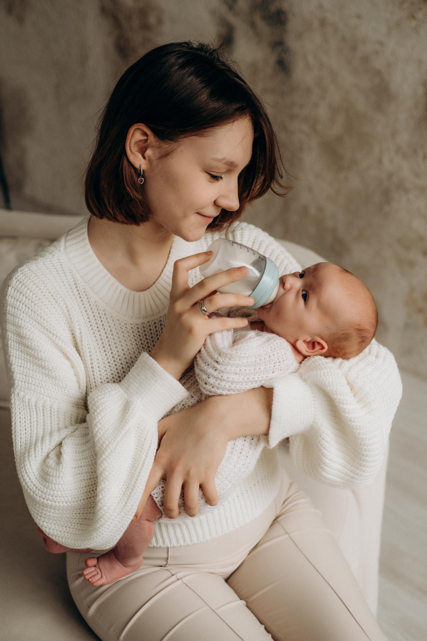 newborn feeding schedule 