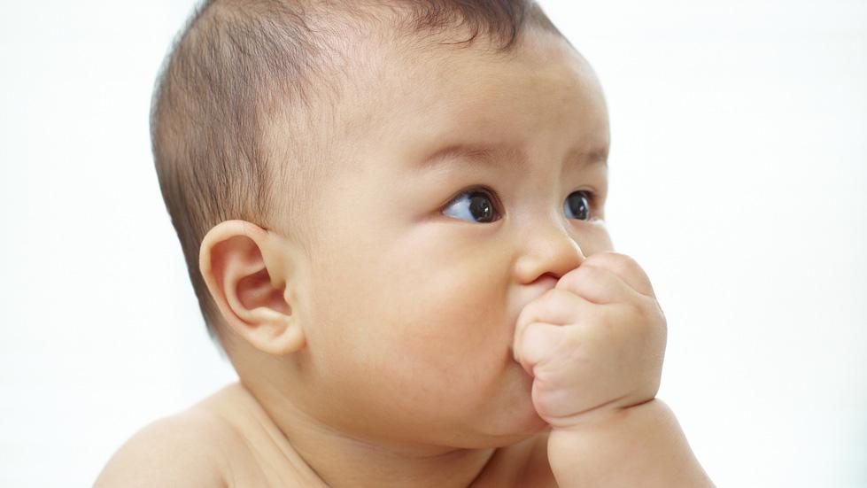 newborn feeding schedule